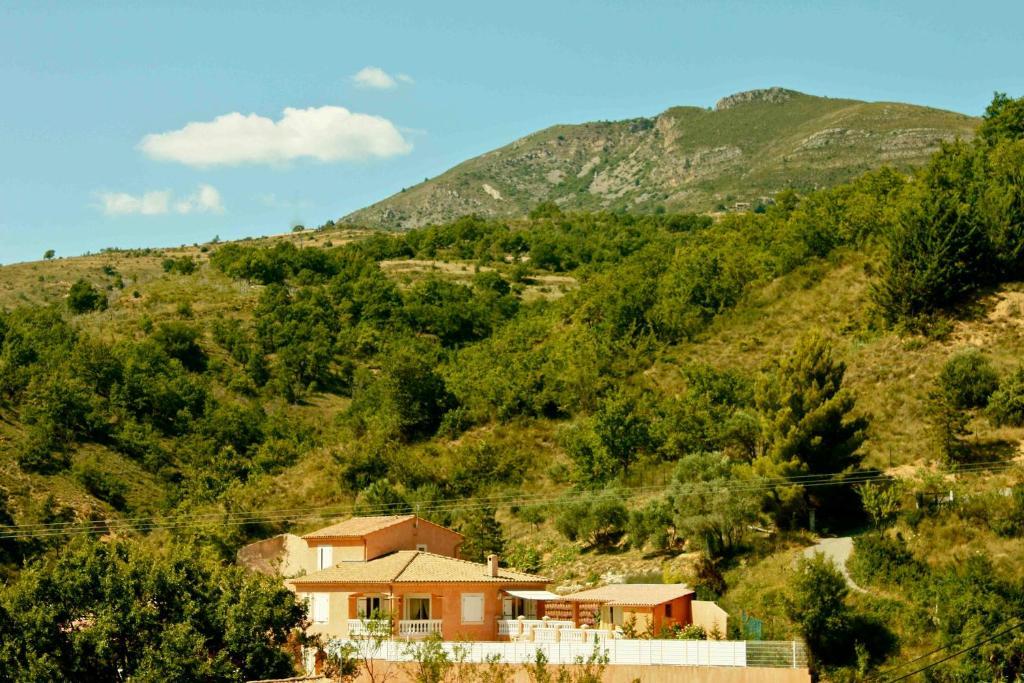 Chambres D'Hotes Les Noisetiers Digne-les-Bains Buitenkant foto